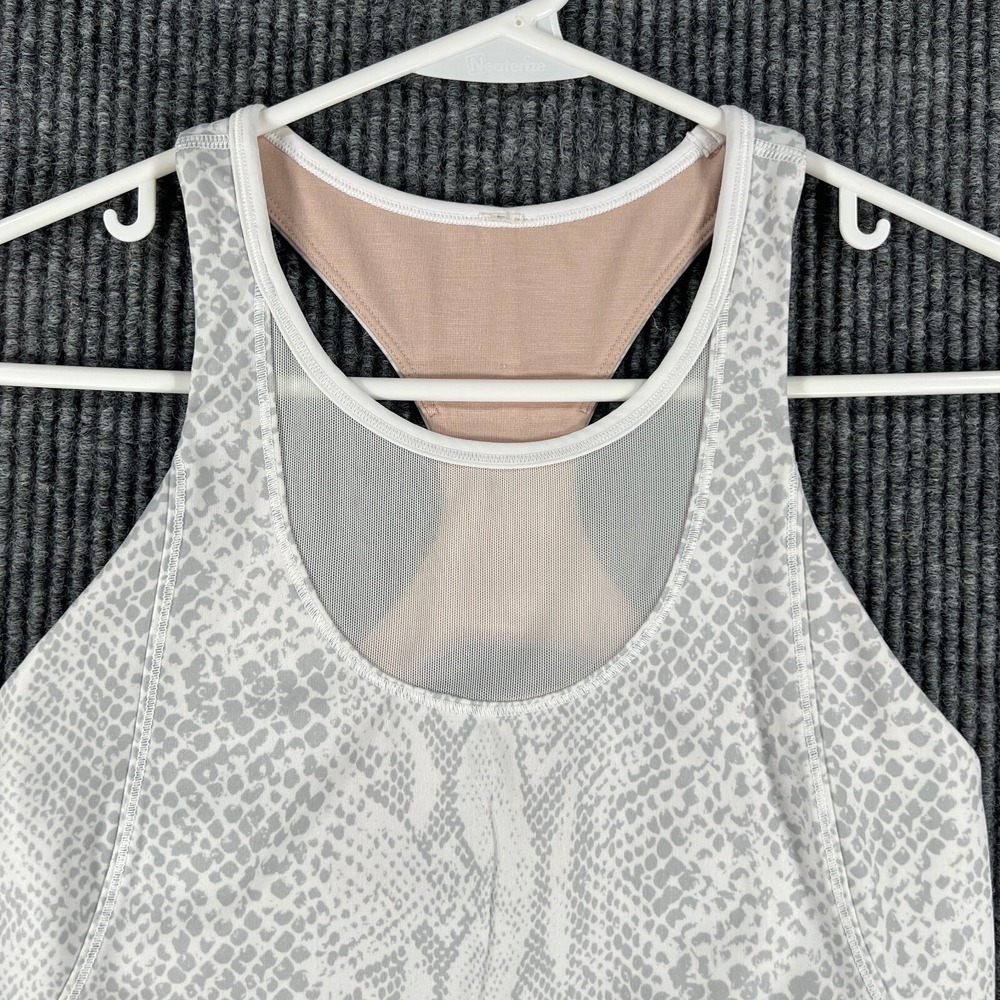 Lululemon Tank Top Shirt Womens 6 White Active Casual Sleeveless Built in Bra